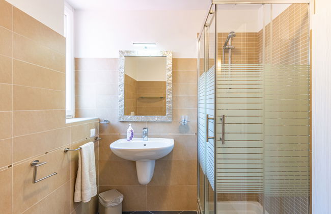 2 bedroom Apartment in Bellano - Photo 5