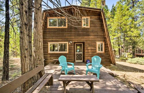 Charming Pinecrest Cabin with Private Deck - Foto 3