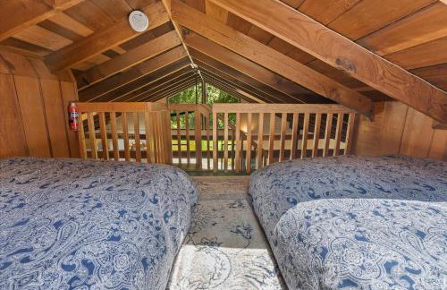 Cozy Creek Cabin - On Austin Creek Hot Tub - Dog Friendly - BBQ Grill - Fast WiFi - Foto 33