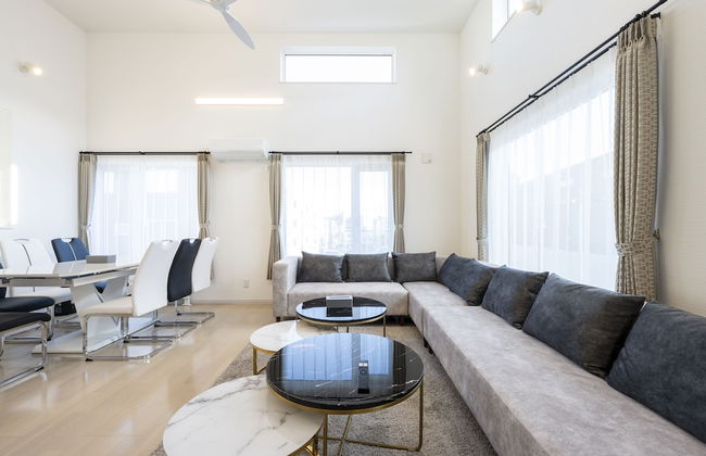 THE LUNA LOUNGE - Photo 62