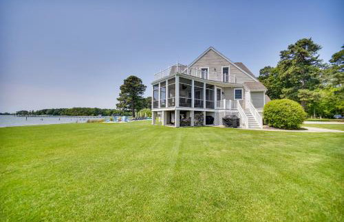 Bayfront White Stone Escape w/ Private Beach! - Photo 2