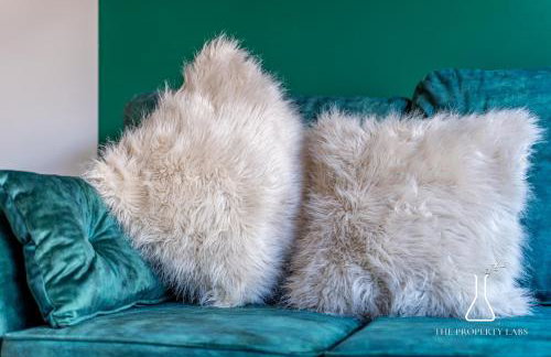 Luxury Birmingham City Centre Townhouse with BALCONY- Sleeps 10 - FREE Parking - Perfect for Contractors, Business Travellers, Families and other Groups - Near Bullring, Newstreet, Selfridges, NEC, NIA & Birmingham airport - Photo 12