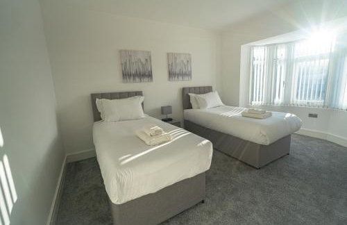Newly Refurbished Modern 4 Bed Detached House ! - Foto 19