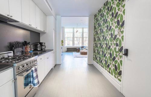 E10-2 Designer East Village Townhouse 1BR W D - Foto 20