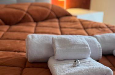 LuxeDesign Apartment - Photo 16