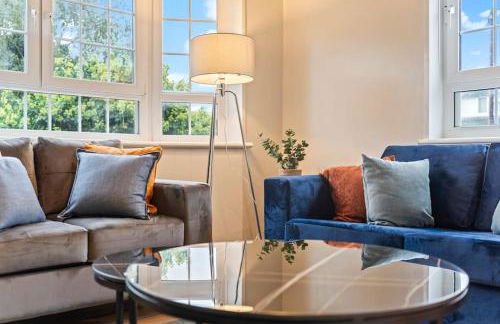 Modern 4 Bed house Ideal for Groups, Contractors near City Airport & O2 Arena, free parking & Wifi included - Foto 18