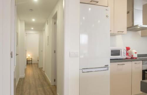 Spacious Penthouse with Private Terrace - Photo 17