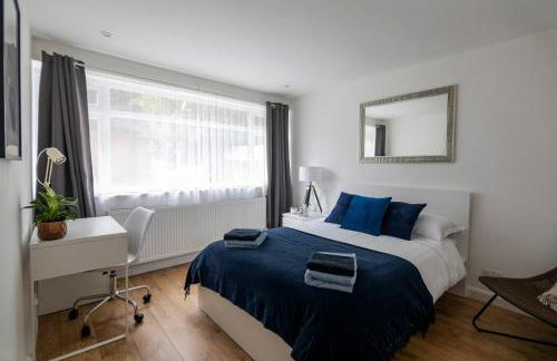 Gorgeous Modern Apartment near Redhill Station inc Private Garden & Parking - Foto 2