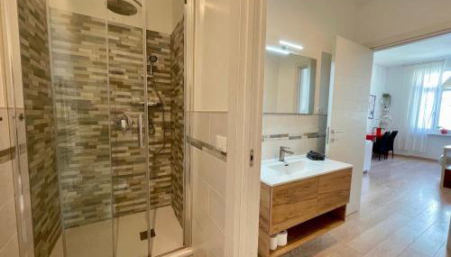 Residence Neverin Luxury Apartments-Private Garage - Foto 4, towels, Shower