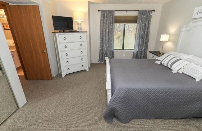 Seven Springs 2 BR Deluxe Condo with Mountain Views by RedAwning - Foto 3