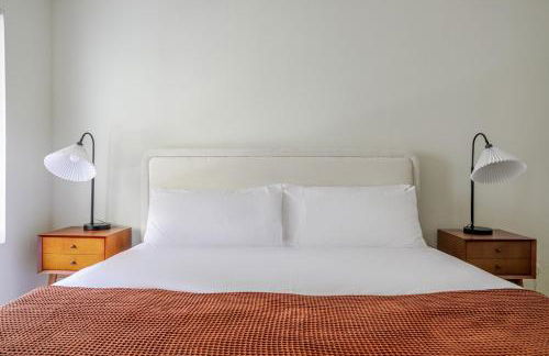 Blueground Pasadena pool nr Pasadena Park LAX-1391 - Photo 11