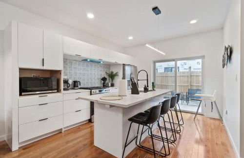 Pet Friendly 3 Bdrm House with Private Yard - Foto 8