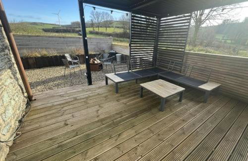 Beudy at Pentrecelyn - a gorgeous barn conversion with hot tub - Foto 14