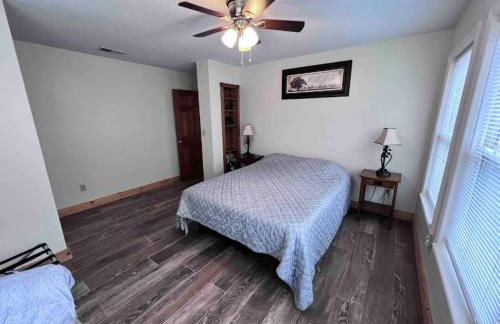 Moonshine Creek Too - Foto 10