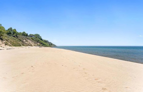 Experience luxury at Lakefront Villa - Foto 1