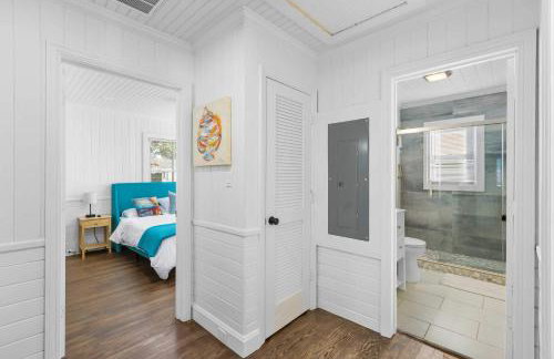 Chic Modern House Close to Beaches & Downtown - Photo 21