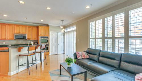Modern 3BR Townhome | 3 Mi to Dulles and Reston TC - Foto 2