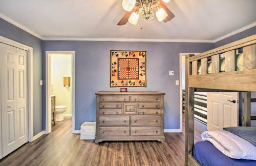 Peaceful New Market Cabin with Deck and Fire Pit! - Foto 16