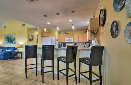 Walk to Galveston Beach Pet-Friendly Home with Deck - Foto 11