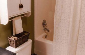 Cheerful Two Bdrm Cabin with Hot Tub & Pet Friendly - Foto 21