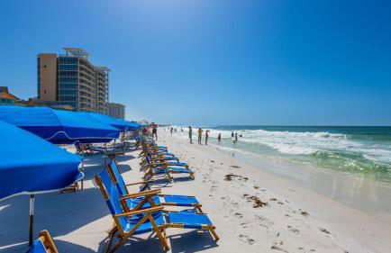 Spacious 2BR Condo w/ Partial Gulf Views, Pool, Across the Street From Beach! - Foto 32