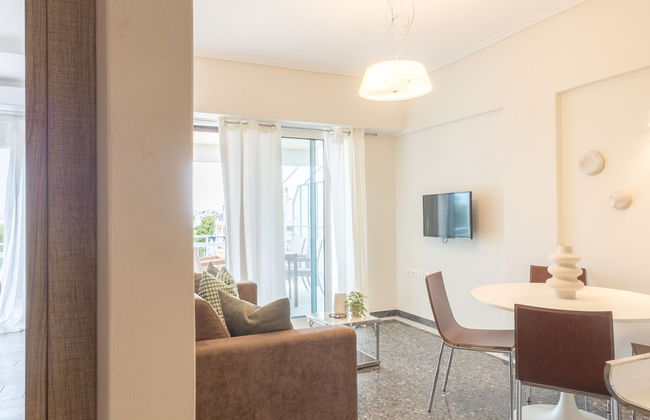 Beachfront 2-bedroom Stay in Voula - Photo 9