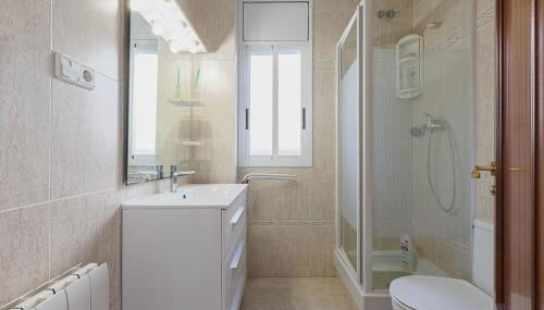 Fantástica casa en alquiler con piscina en Vilanova i la Geltrú - Foto 3