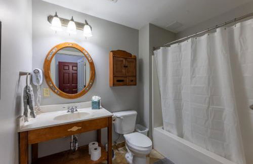 Snowshoe Village Ski-in - Ski-out Condo w Hot Tub - Foto 30