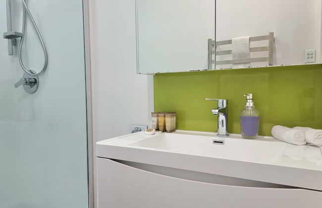 Cheerful 5 - Bedroom Home - Free Parking - Foto 30