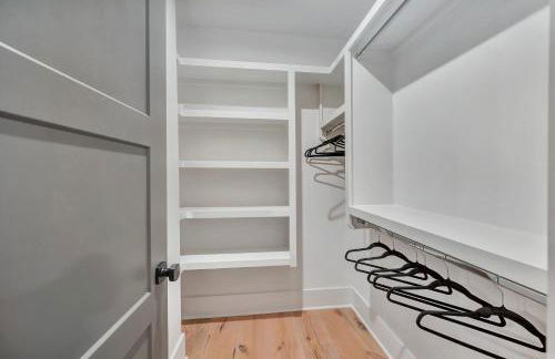 New 2 Luxe Townhomes with Rooftops Sleeps 24 - Foto 39