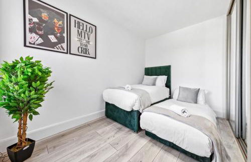 3 Beds Home walking distance from Shirley High Street - sleep 7 - Free Parking - Pool Table - 50" TV - Foto 31