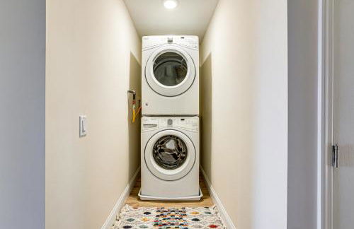 Walk to Keansburg Beach! Family Home with Pool - Foto 28