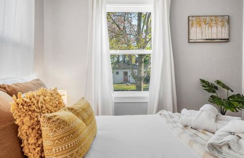 Tiny Home w MIL suite - 3 MI to DT - Foto 42