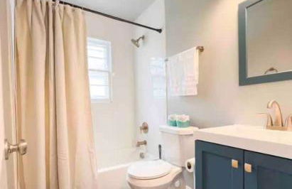 Pet-Friendly 4BR Family Home with Fenced Yard - Foto 28