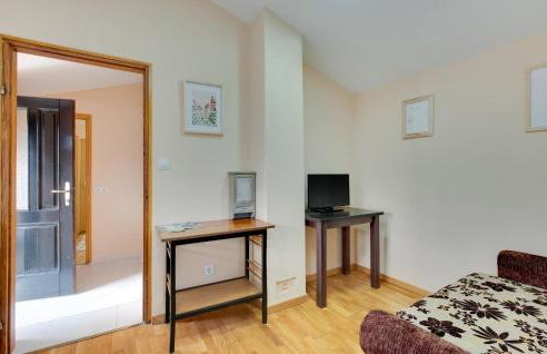 Cozy Home In Milekovo Selo With Wifi - Photo 21