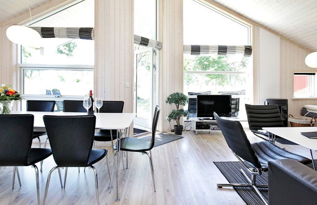 Beautiful Holiday Home With Outdoor Space - Photo 18