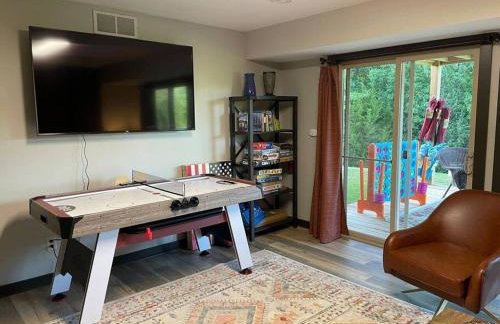 Gorgeous cabin 3bdrm/3bth, hot tub, fireplace, kid/pet friendly - Foto 33