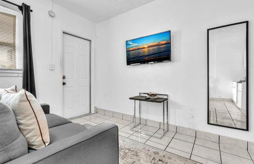 Executive Studio Hollywood Blvd & Near Beach - Foto 8