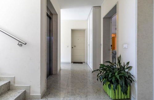 Airport Marco Polo -free park- - Photo 14