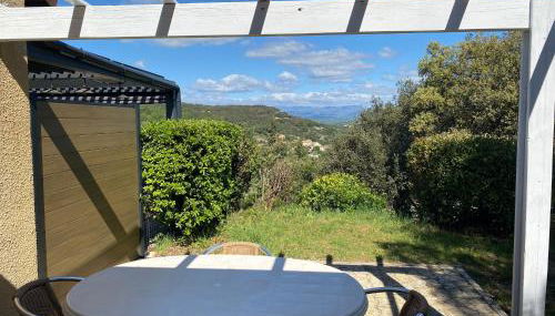 LA O'LISO Gorges de l'Ardèche gîte 4 places avec piscine à 5mn du Pont d Arc - Foto 2