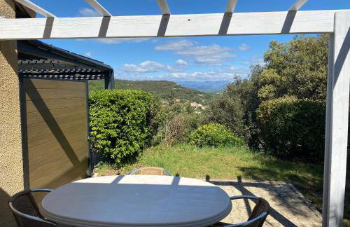 LA O'LISO Gorges de l'Ardèche gîte 4 places avec piscine à 5mn du Pont d Arc - Foto 2