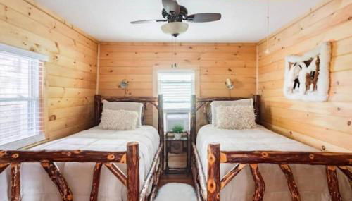 Romantic Chalet w/ Hot Tub close to Roan Mountain - Foto 4