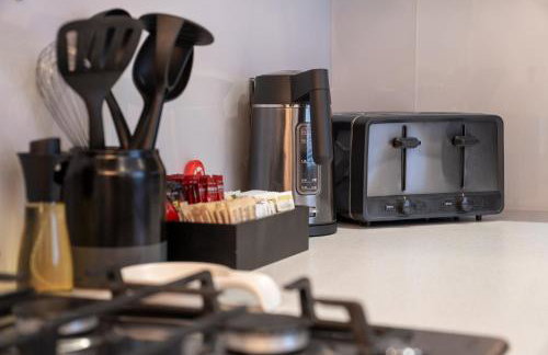 The Manchester Haven Sleeps 10 Near City Centre Breakfast hamper included - Photo 49