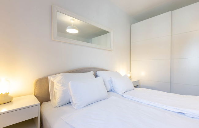 Exquisite Prestige Luxury Apartments With Shared Pool - Photo 17