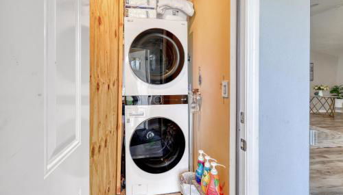 10 sleeps 3bd 2bth house Hot tub free parking - Foto 5