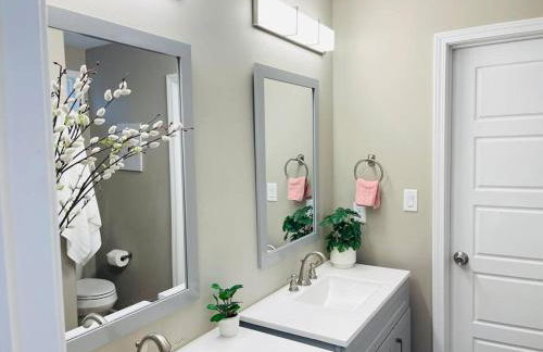 Spacious home, 3 king beds, huge backyard near UM - Foto 20