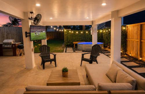 4BR Sleeps 12 Walk to Beach Pool Yard Dogs New 2023 Build - Foto 1