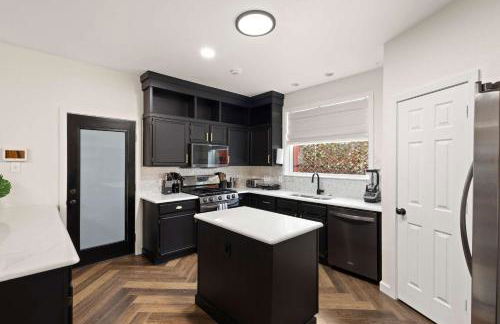 5BD Getaway w Pool Patio Firepit Mins to DT - Photo 10