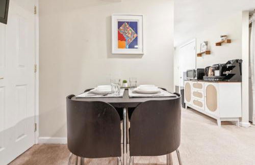 1BR Queen Suite w secure Parking and FiberOptics - Foto 4