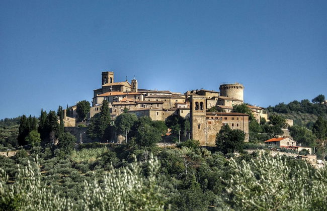 Beautiful Farmhouse with Hot Tub in Umbria - Photo 35